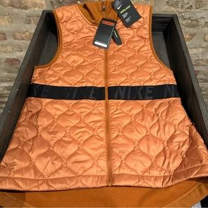 Brand New w Tags• Nike Aerolayer Vest